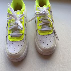 Nike Boys Air Force 1 LV8 GS DV1680-100 White Athletic Shoes - Size 4Y
