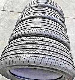 235/45/18 vendo un set de llantas marca Michelin con un 80% de vida las 4