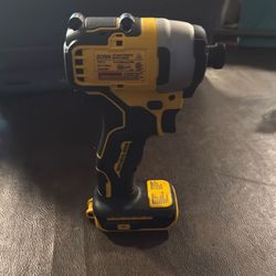 DEWALT Atomic 20v DCF809