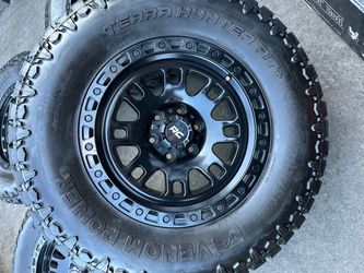 Vndo set de rines semi nuevos KMC con llantas semi nuevas Bfgoodrich,para Toyota, Chevrolet, Nissan Titán, GMC