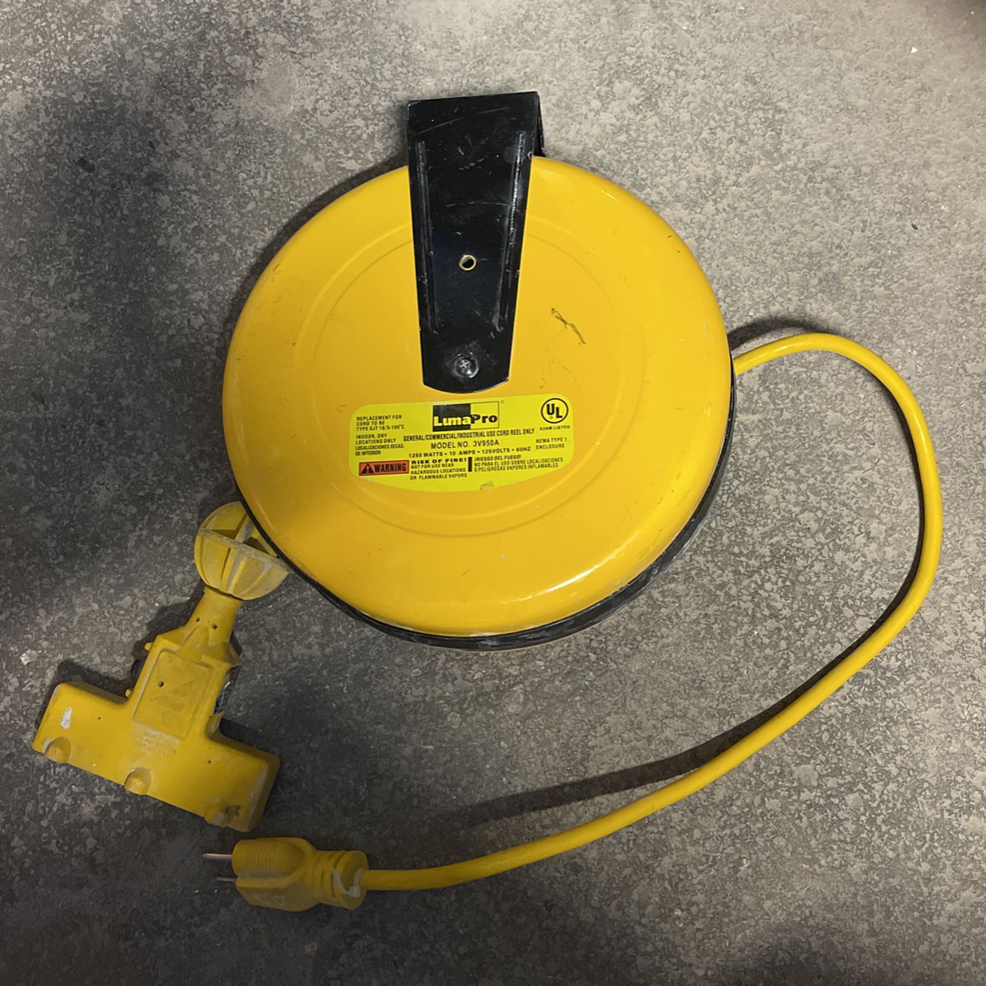 LUMAPRO 30 FOOT RETRACTABLE EXTENSION CORD REEL W/ CIRCUIT BREAKER 3V950A  125V for Sale in Chicago, IL - OfferUp