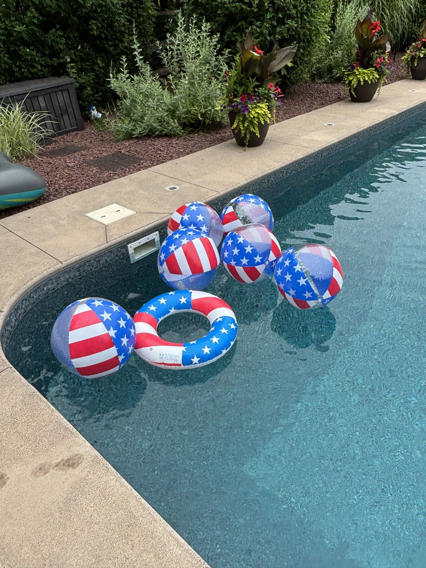 6 - 46” Patriotic 4th Of July Beach Balls & Round Pool Float