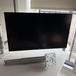 LG 27” 4K UHD Monitor - LG 27UK850-W