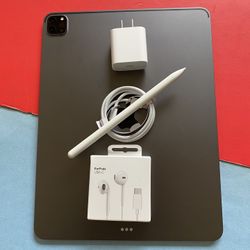 Apple IPad Pro 12.9” 5th Generation (M1 chip/ Face ID/2021) 256GB with pen, keyboard & Accessories 