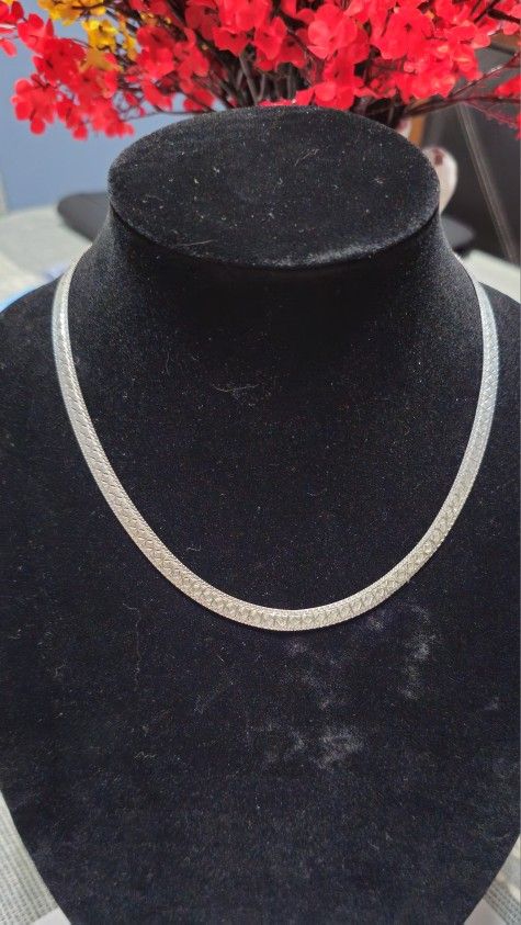 Vintage Milor 7mm Diamond Etched Herringbone Necklace 17½"