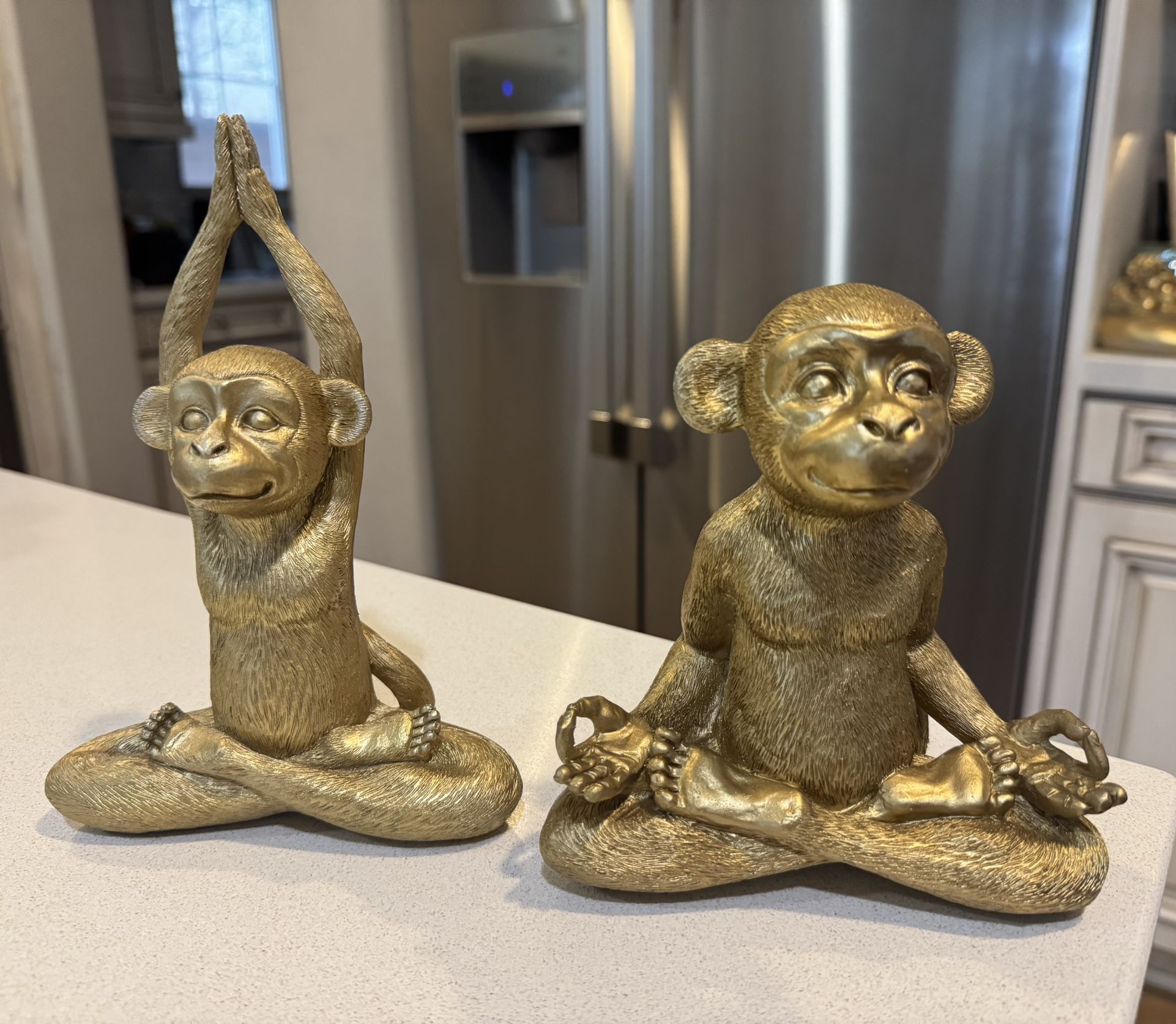 2 Gold Monkey Statues Decor Set Zen Monkey Figurines Cute Yoga Sculpture Spiritual for Bookshelf Living Room Desk Table Home Office Shelves Statues De