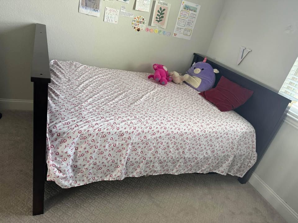Bunk bed FULL /TWINgg with mattresses on move out sale