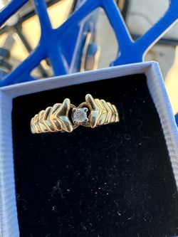 10 K DIAMOND RING  SIZE 6