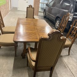 Drexel Dining Table w/6 chairs and 2 leaves