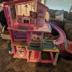 Barbie Dream House With Barbies