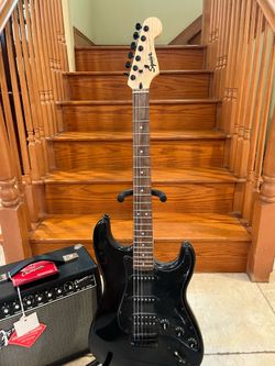 Squier Stratocaster (Mint) w/ Fender Champion 20 Amp