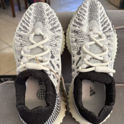 Brand New Yeezy 350 V2
