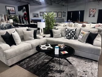 Stunning sofa loveseat! $2199 🤍🩶✨