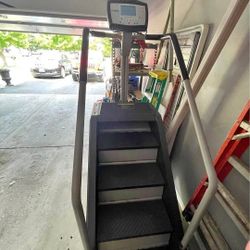 Nautilus-Stairmaster-7000PT-Stepmill. 