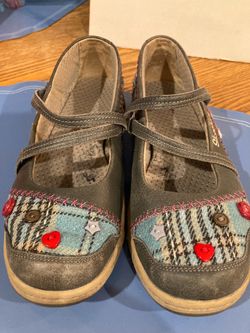 Skechers women’s Blue & Gray leather & Fabric size 7