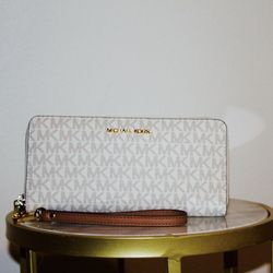 Michael Kors , Large Travel Continental Wallet,  (New) 