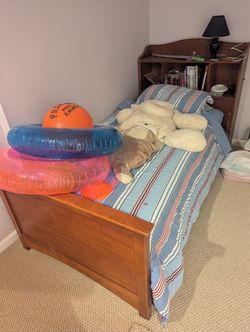 Moving sale, Ethan Allen wood bed