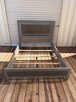 Ellison Queen Panel Bed