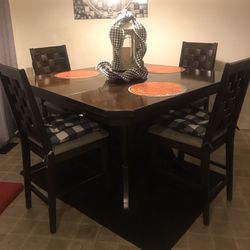 Kitchen Table/chairs