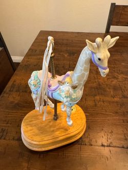 Giraffe music box