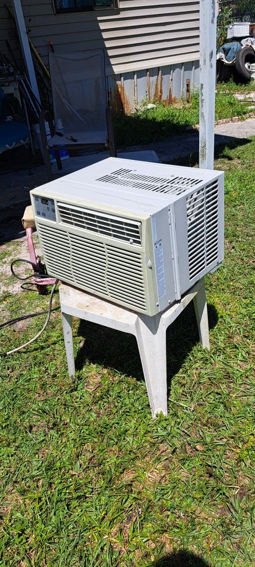 AC unit. By G.E Like new. Ice cold.