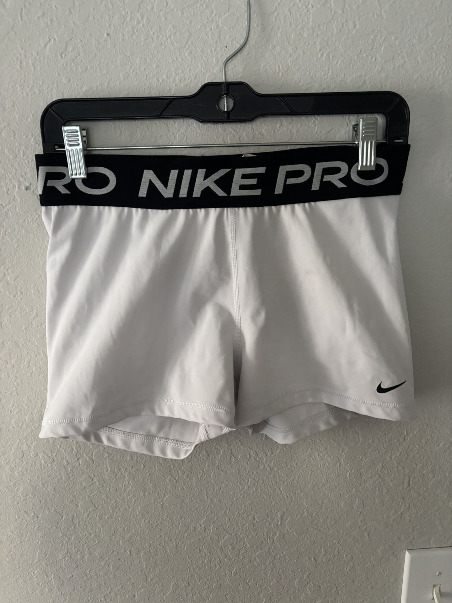 White Nike Pro 3” Short, Size L 