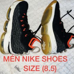 Very nice mén Nike shoes size (8.5) only $30