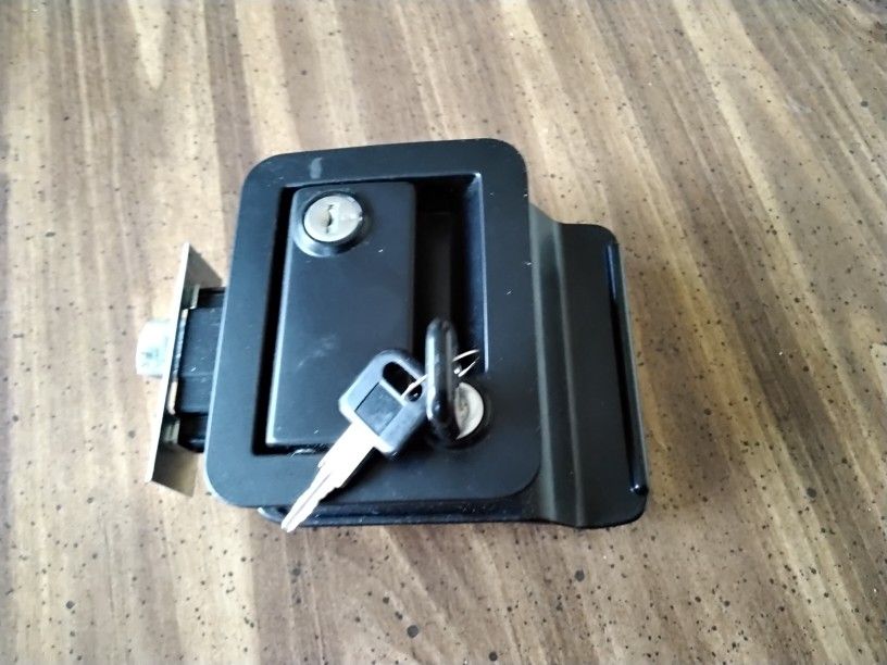Travel Trailer Door Latch With Keys