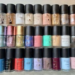 Brand New Nail Stamping Kit w/Polishes and Accessories 