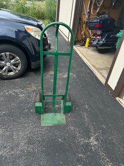 Two wheel dolly with pneumatic tires