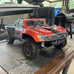 Traxxas Slash 4x4.  1/10 Scale 
