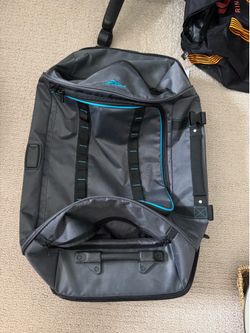 Duffel bag with wheels