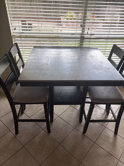 Dinning table with high chairs