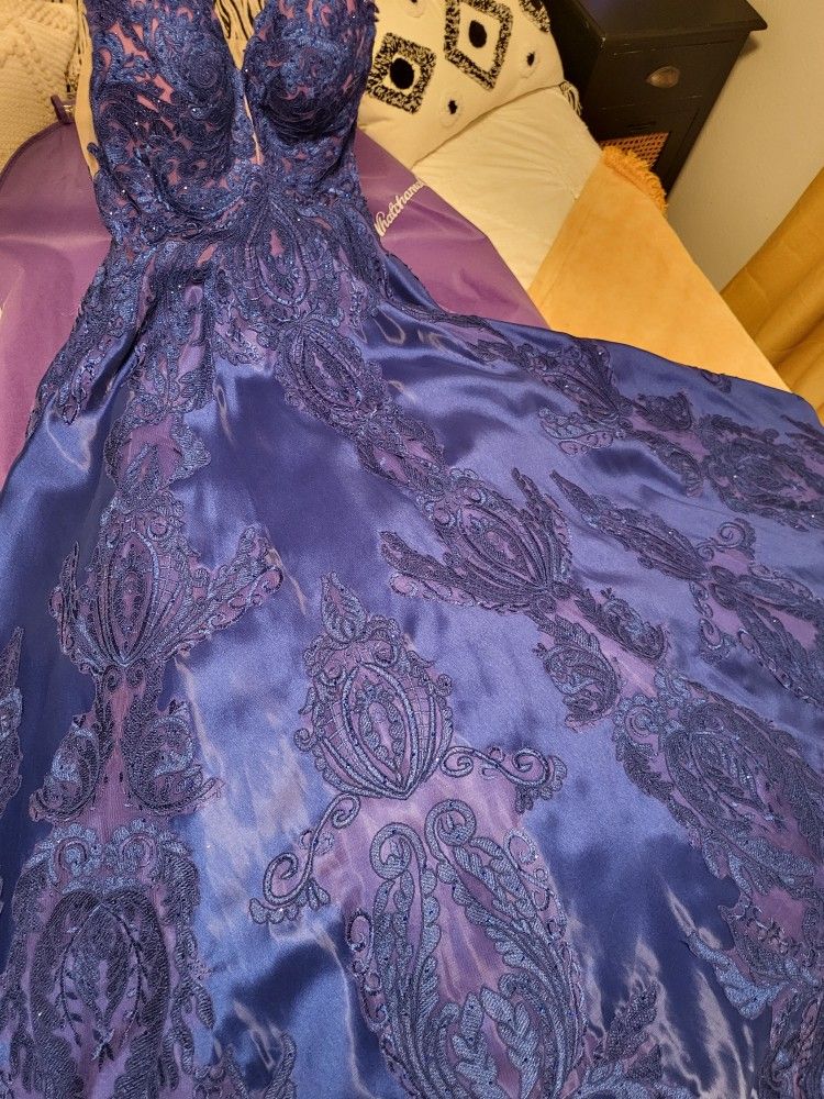 Madeline Gardner Formal Dress (prom, wedding, event) size 4P unaltered
