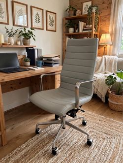 High-back executive office chair- Pretty New condition