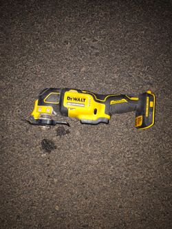 DeWalt Multi Tool w/ battery