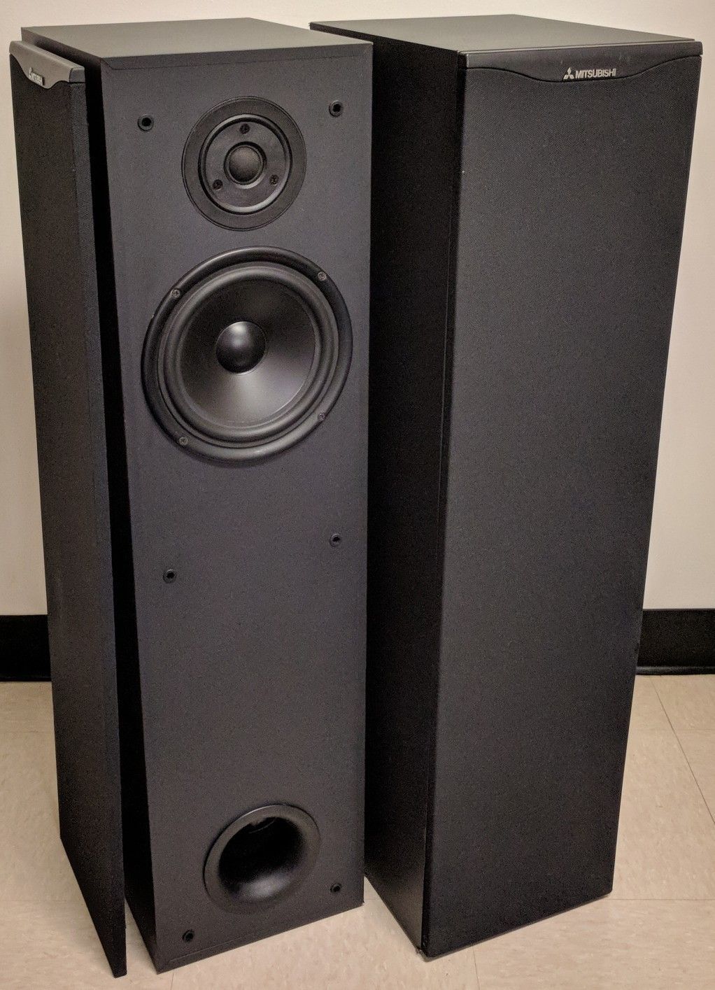 Mitsubishi M-F200 Tower Speakers