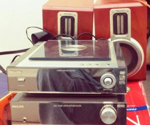 BRAND NEW PHILLIPS DOLBY SURROUND SOUND