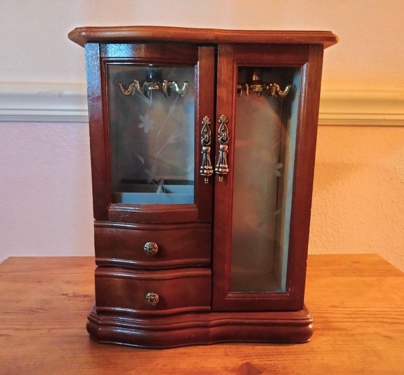 Jewelry Box, Plays Tune