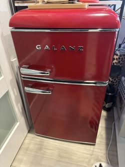 Galanz Mini Fridge Red