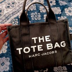 Marc Jacobs
The Small Canvas Tote Bag