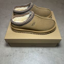 Brand New Size 6 Woman’s Uggs Che Color-way Classic Mini Uggs