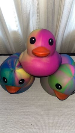 Squeeezy tie dye squishy squeeze duck