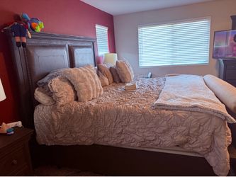 Gray King bedroom set!!!!!