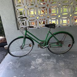 Vintage 1974 Schwinn Women’s Bike