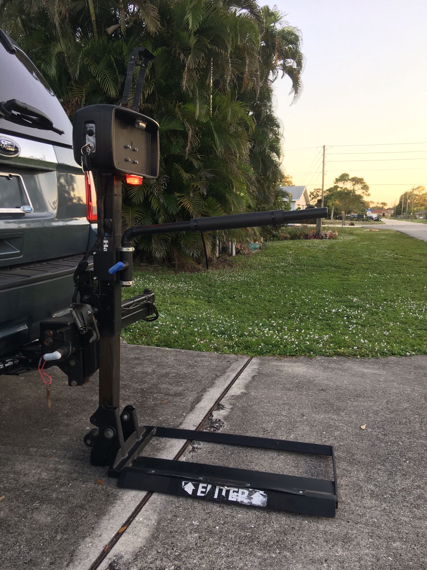 Power Wheelchair Lift / in 2” hitch - D/C Powered