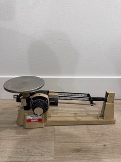 OHAUS Dial-O-Gram Metric Triple Beam Balance Scale. 2610 gram Capacity