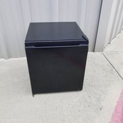 Mini fridge