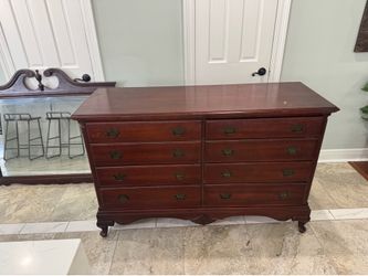 Sturdy wood dresser with 8 drawers with brass holder