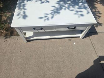 White coffe roll table